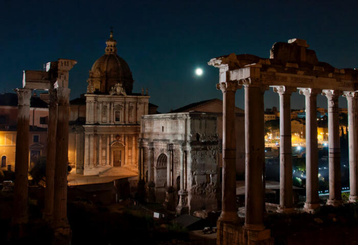 Roma antica esterna by night